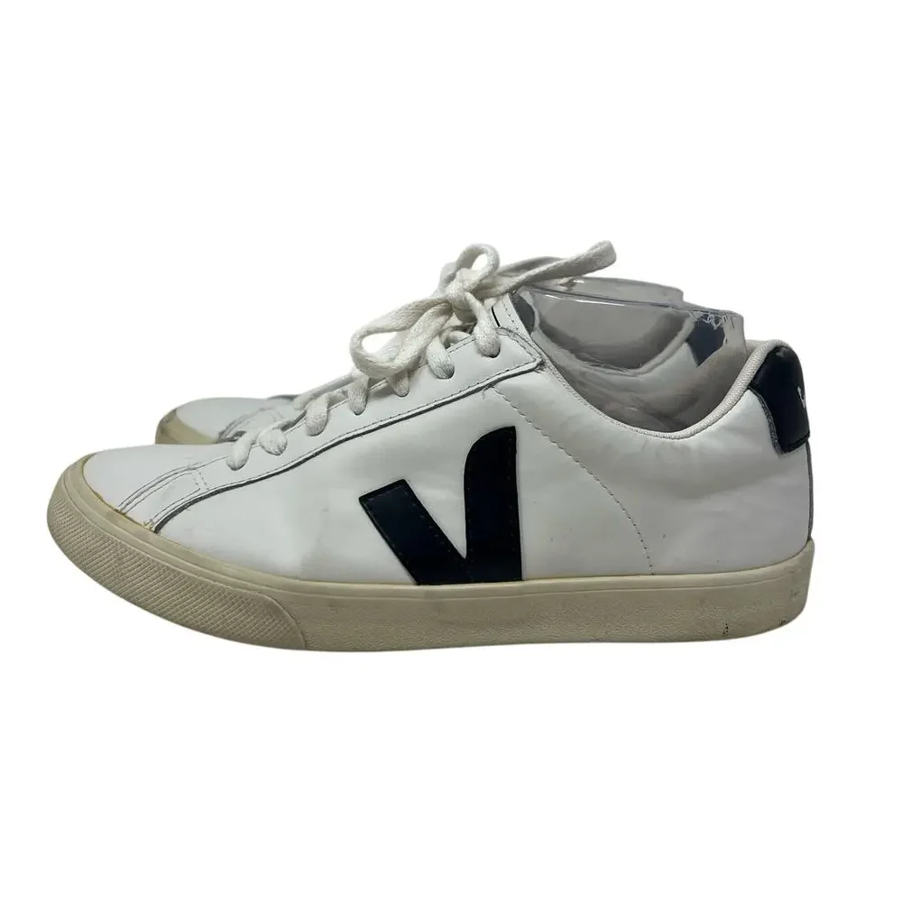 Women’s Veja Esplar Sneakers in Size 8